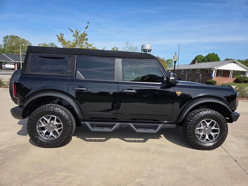 Used 2023 Ford Bronco Badlands image 6