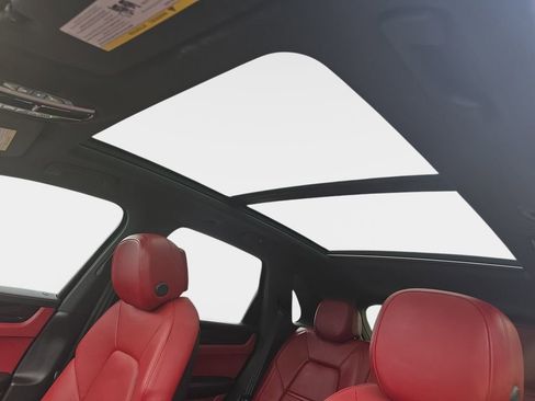 Used 2022 Porsche Cayenne AWD/4WD image 34