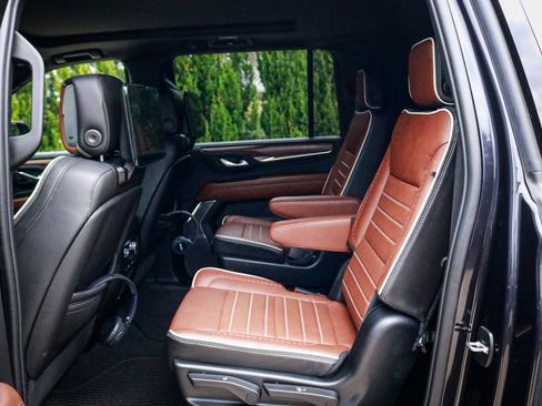 Used 2024 GMC Yukon XL Denali Ultimate image 32