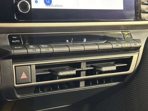 Used 2025 Toyota Camry SE FWD image 33