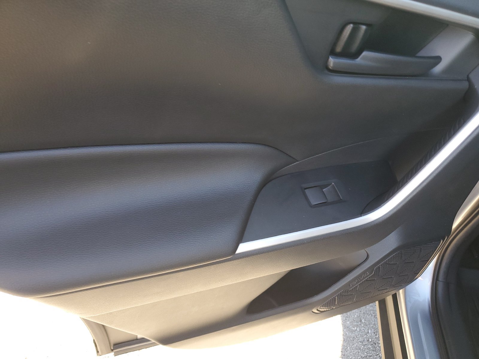 Certified 2021 Toyota RAV4 LE AWD/4WD image 16