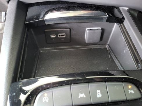 Used 2023 Buick Envision Essence image 32