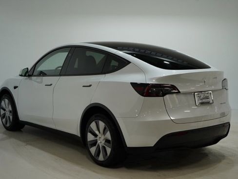 Used 2023 Tesla Model Y Long Range image 5