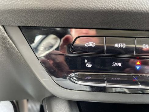 Used 2023 Buick Envision Essence FWD image 36