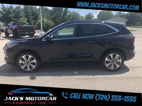 Used 2023 Ford Escape Platinum image 2