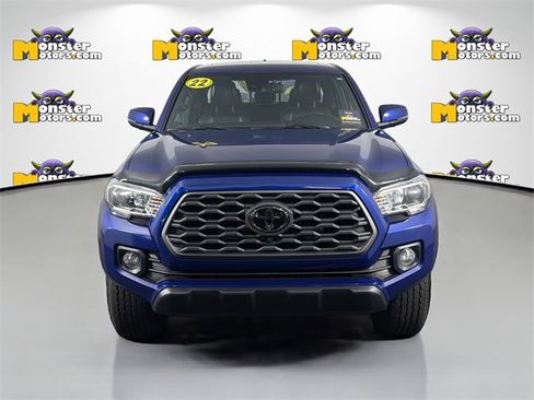 Used 2022 Toyota Tacoma TRD Off-Road image 2