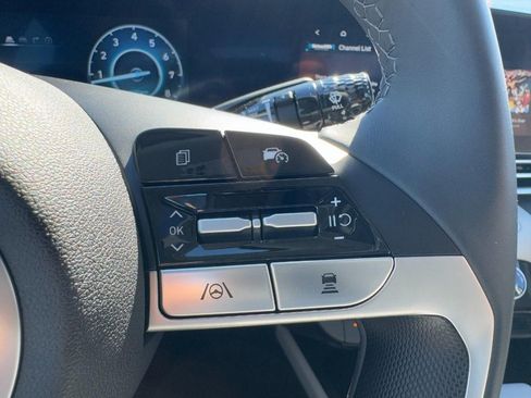 Certified 2024 Hyundai Elantra Limited image 18