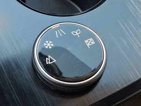 Used 2023 Nissan Rogue SV image 25