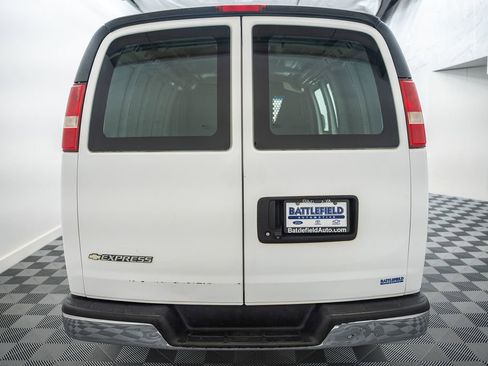 Used 2017 Chevrolet Express 3500 RWD image 7