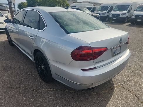 Used 2017 Volkswagen Passat 1.8T SE FWD image 10