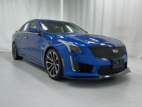 Used 2018 Cadillac CTS V w/ Carbon Fiber Package RWD image 2