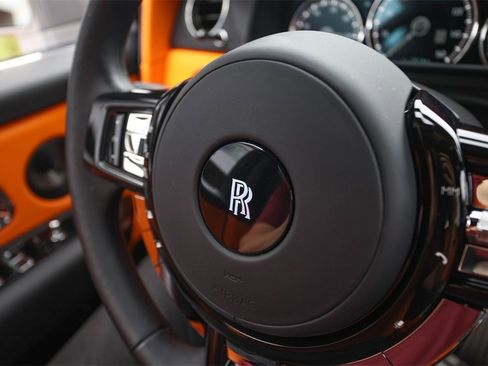 Used 2022 Rolls-Royce Cullinan w/ Dark Exterior Package image 27