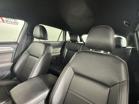 Used 2021 Volkswagen Atlas Cross Sport SE FWD image 13
