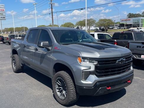 Used 2024 Chevrolet Silverado 1500 LT Trail Boss w/ LT Trail Boss Premium Package image 2
