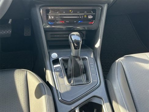 Used 2022 Volkswagen Tiguan SE image 20