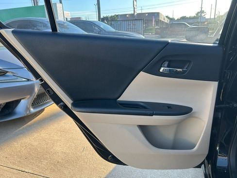Used 2017 Honda Accord LX image 19