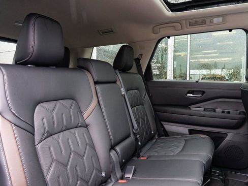 New 2026 Nissan Pathfinder Platinum image 27