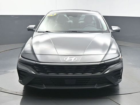 Used 2024 Hyundai Elantra Limited image 3