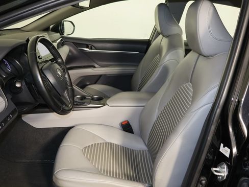 Used 2021 Toyota Camry SE w/ Convenience Package FWD image 16