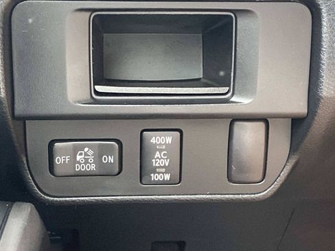 Used 2016 Toyota Tacoma TRD Sport w/ Towing Package RWD image 19