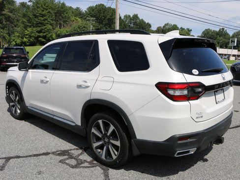 Used 2023 Honda Pilot Elite image 3
