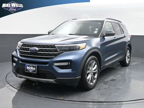 Used 2020 Ford Explorer XLT w/ Equipment Group 202A image 3