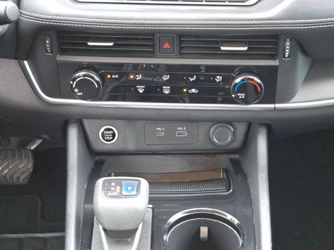 Used 2021 Nissan Rogue S image 18