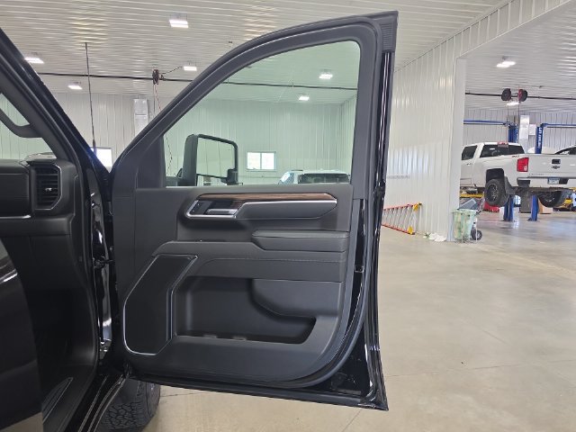 Used 2026 Chevrolet Silverado 3500 LT w/ Trail Boss Package AWD/4WD image 30