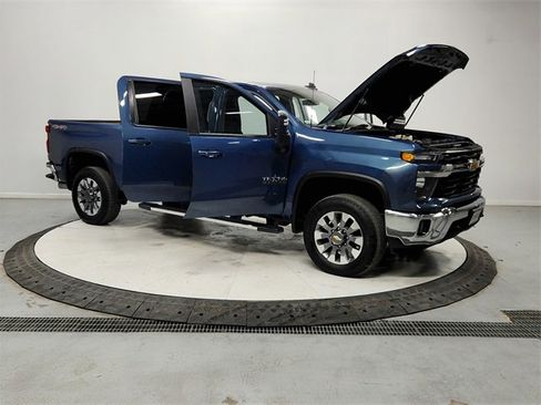 Used 2024 Chevrolet Silverado 2500 LT w/ Texas Edition image 9