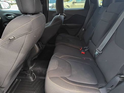 Used 2015 Jeep Cherokee Latitude w/ Comfort/Convenience Group AWD/4WD image 14