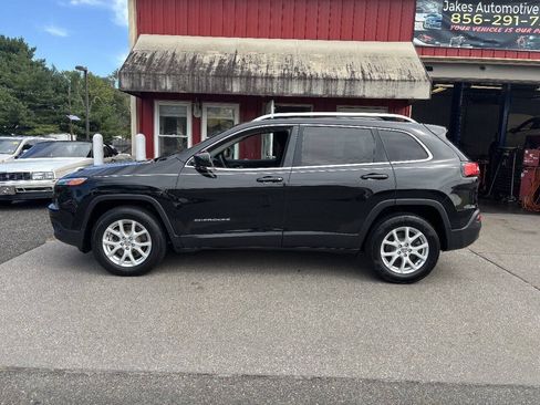 Used 2016 Jeep Cherokee Latitude w/ Comfort/Convenience Group AWD/4WD image 2