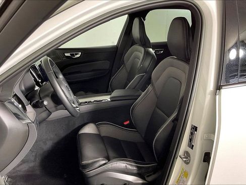 Used 2022 Volvo XC60 B5 R-Design w/ Advanced Package FWD image 24
