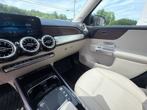 Used 2022 Mercedes-Benz GLB 250 4MATIC w/ Premium Package Lite image 37