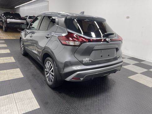 Used 2022 Nissan Kicks SV image 2