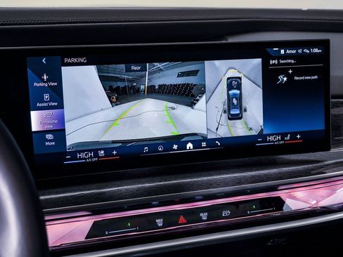 Used 2025 BMW 740i xDrive image 27