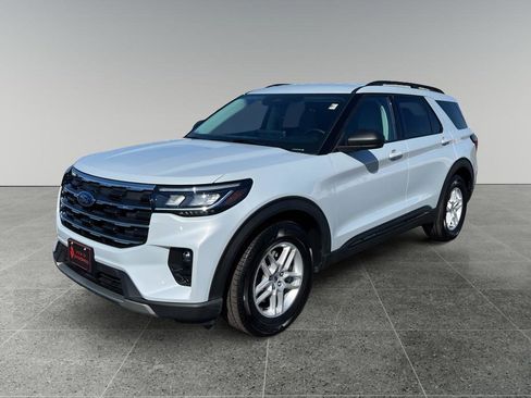 Used 2026 Ford Explorer Active w/ Active Comfort Package image 3