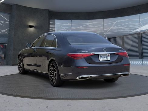 Used 2022 Mercedes-Benz S 580 4MATIC Sedan w/ Rear Seat Package image 3