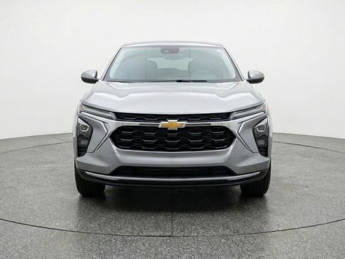 Used 2025 Chevrolet Trax LT FWD image 1