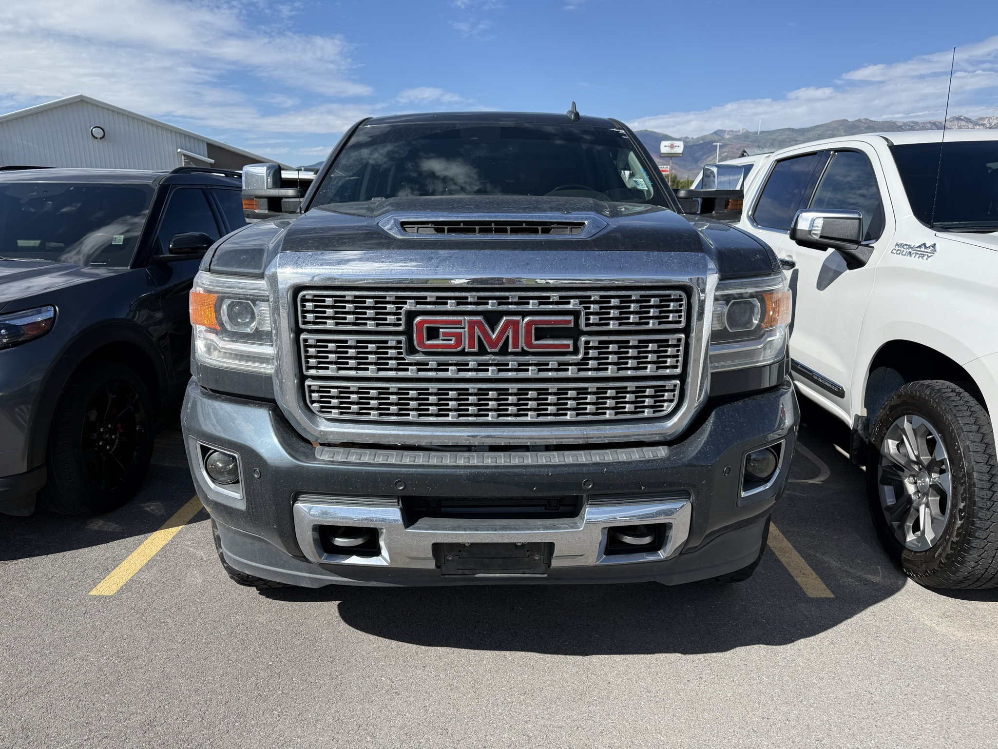 Used 2019 GMC Sierra 2500 Denali w/ Duramax Plus Package AWD/4WD image 2