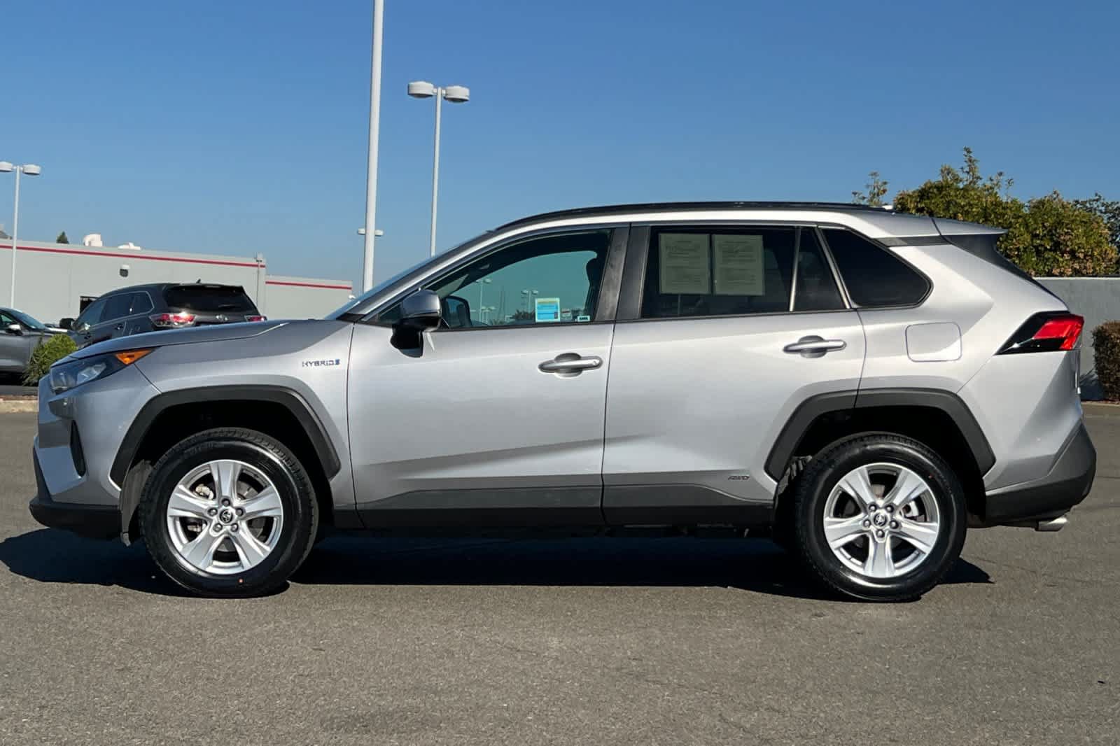 Used 2021 Toyota RAV4 LE AWD/4WD image 9