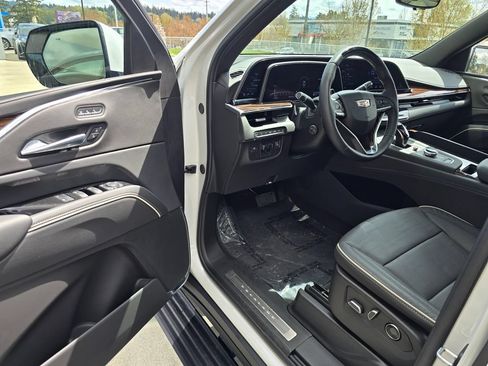 Used 2024 Cadillac Escalade Premium Luxury w/ Performance Package AWD/4WD image 21