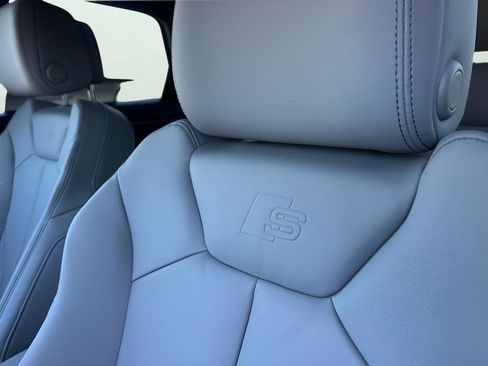 Used 2025 Audi Q3 2.0T Premium w/ Black Optic Sport Package image 18