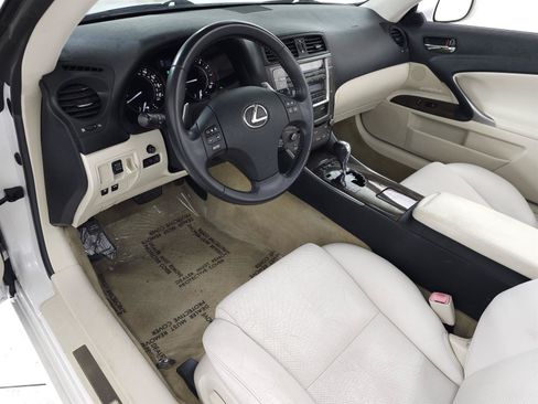 Used 2010 Lexus IS 250C w/ Luxury Pkg RWD image 13
