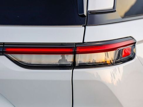 New 2025 Jeep Grand Cherokee Altitude image 10