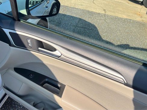 Used 2020 Ford Fusion SE FWD image 16