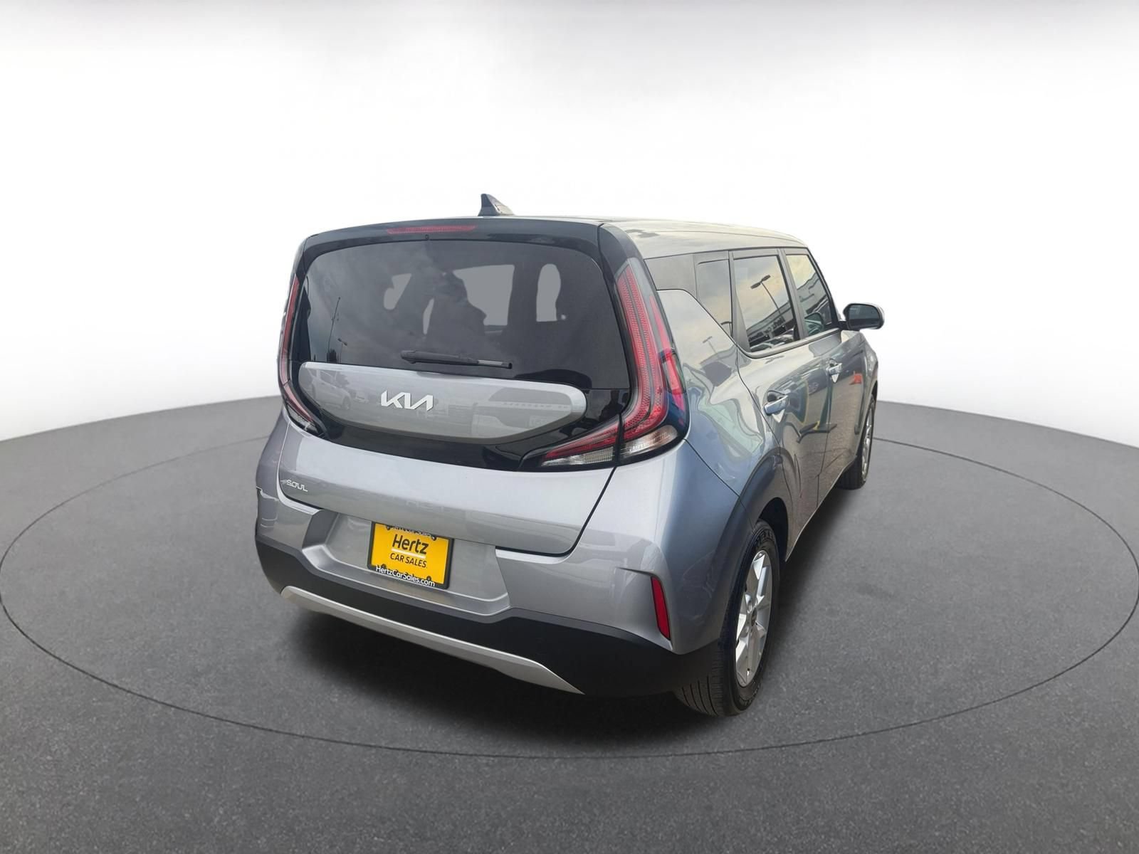 Used 2025 Kia Soul LX w/ LX Technology Package FWD image 4