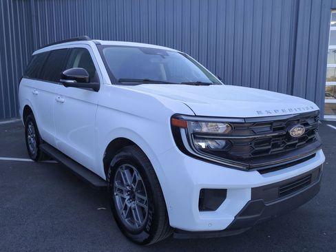 Certified 2025 Ford Expedition Active image 4