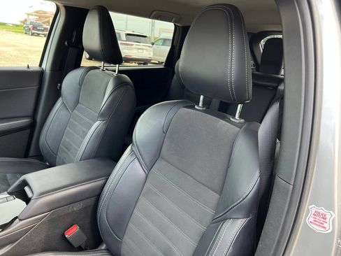 Used 2025 Mitsubishi Outlander SE AWD/4WD image 25