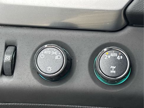 Used 2020 Chevrolet Suburban LT image 24