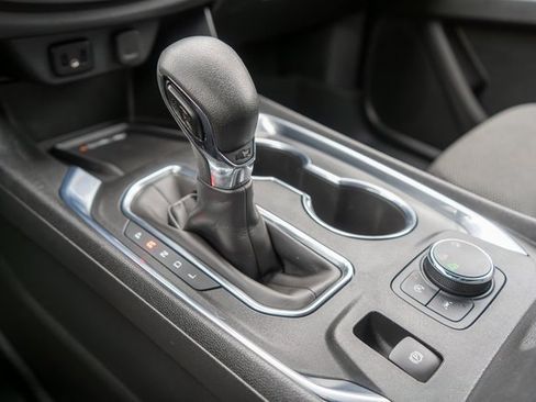 Used 2023 Chevrolet Traverse LT image 34